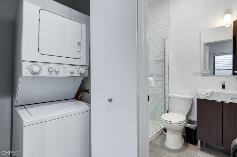 2, 747 Lofts by RedAwning - River West, Third Floor Chicago, Cook