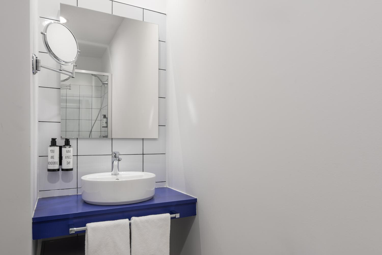 Bathroom 5, Dorma Vigo, Pontevedra