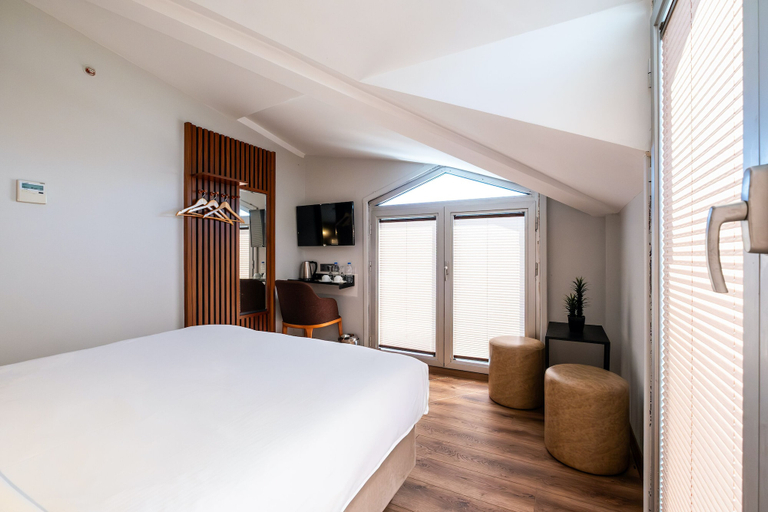Bedroom 2, Discovery Hotel, Atasehir