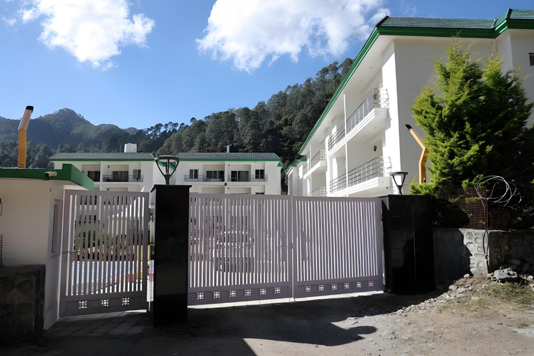Exterior & Views