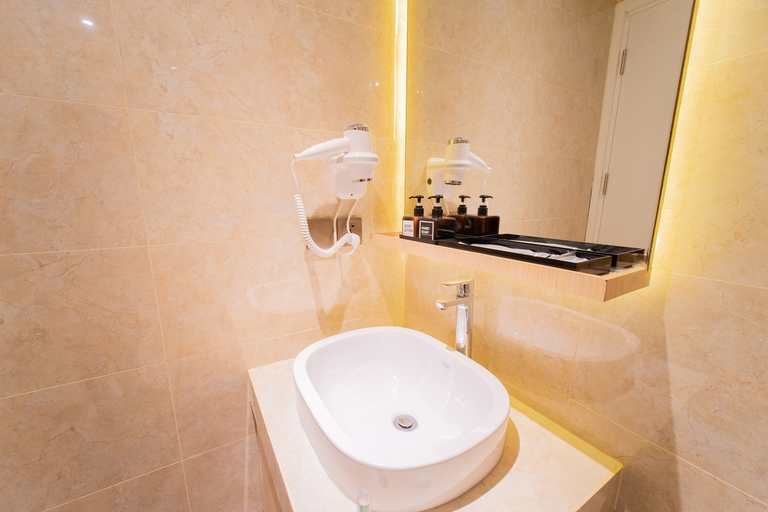 bathroom 6