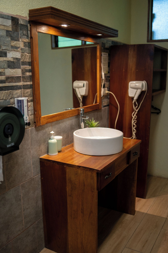 Bathroom 4, Brisas Arenal Hotel, San Carlos