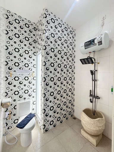 Bathroom 5, Cundamani Villa Batu by Calli Rooms, Malang