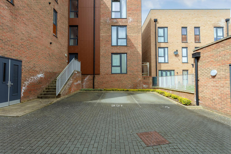 Others 5, Nassau Apartment - City Centre - Free Parking, Milton Keynes
