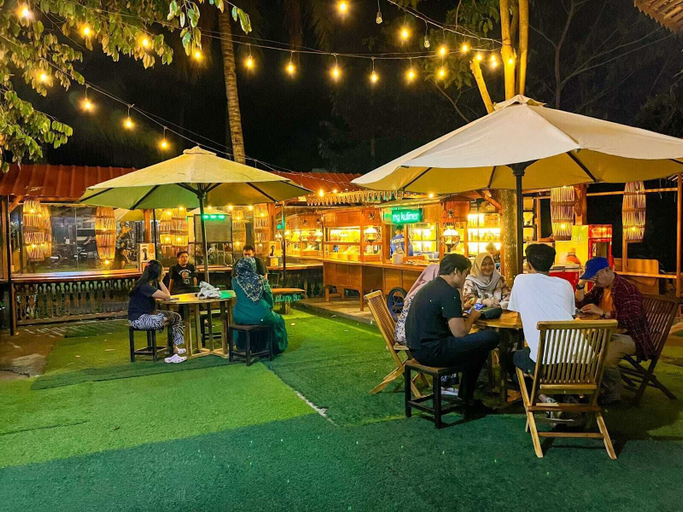 Food & Drinks 4, Desa Bahasa (Syariah), Magelang