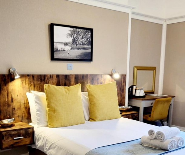 Bedroom 2, The Market Inn Hotel, Dumfries and Galloway