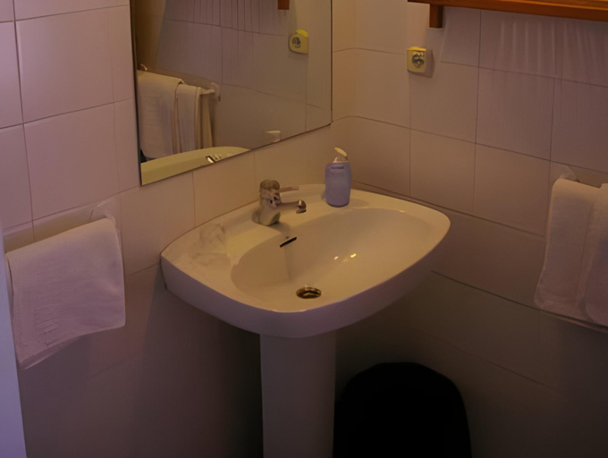 Bathroom 5, Hotel de Montana Uson, Huesca
