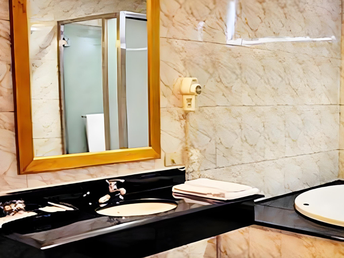 Bathroom 5, Beveriy Garden Motel, Chiayi City