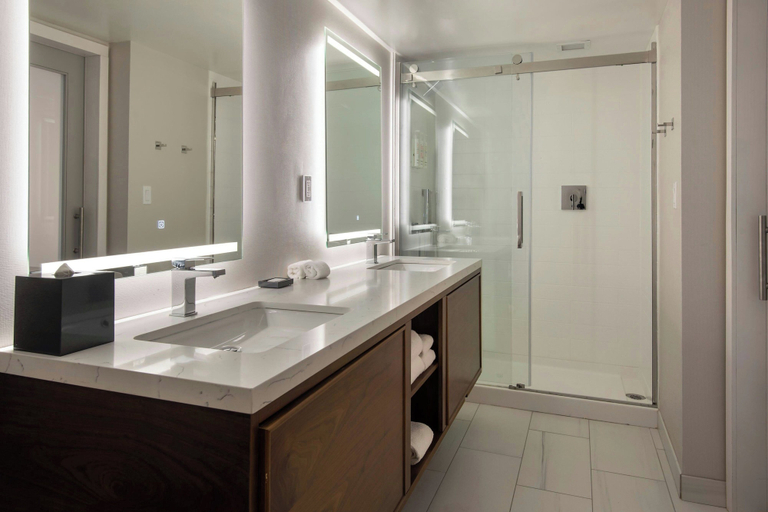 Bathroom 4, Marriott Springfield Downtown, Hampden