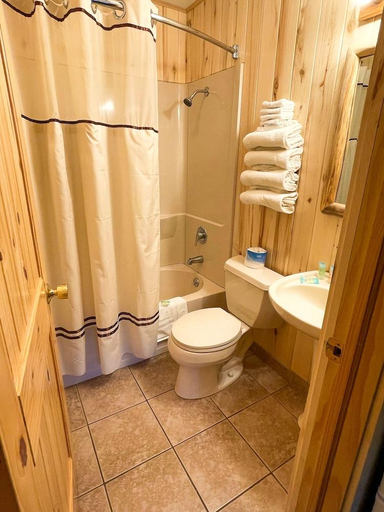 Bathroom 4, Spirit Lake Lodge, Grand