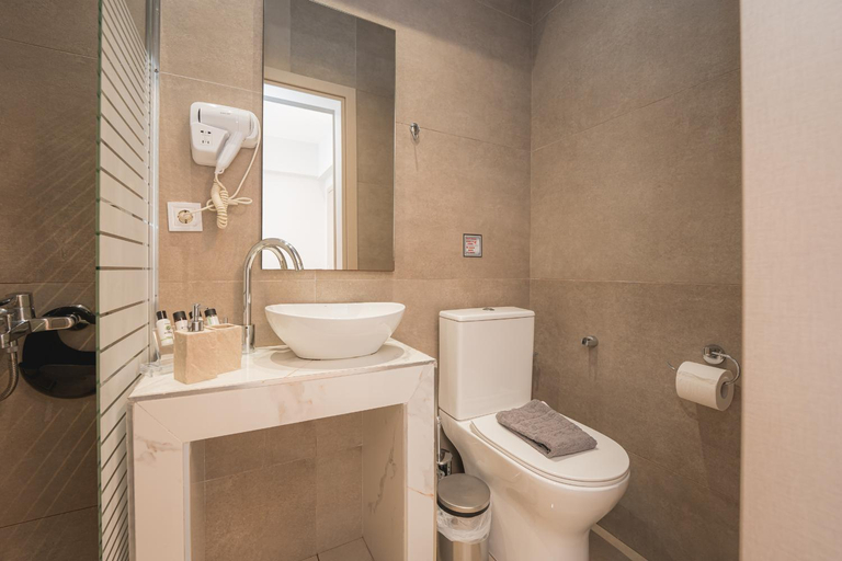Bathroom 3, CentralViewSuites, Central Macedonia