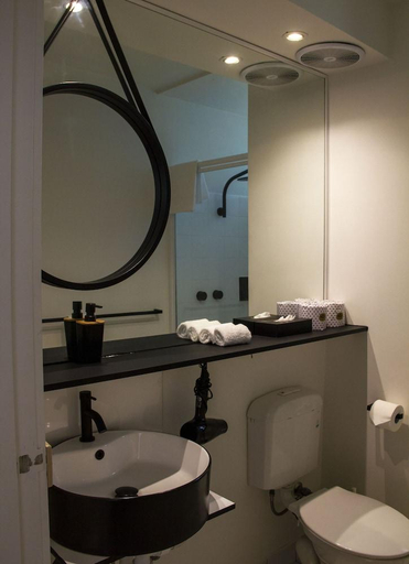 Bathroom 4, Davis Avenue Apartments, Melbourne