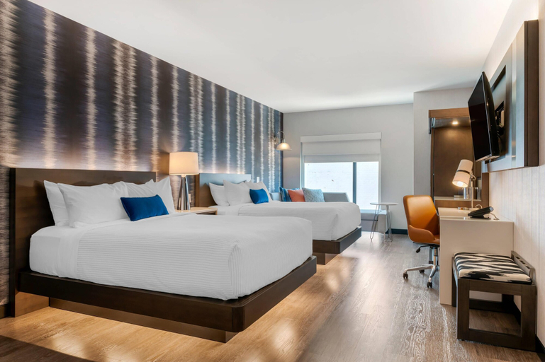 Bedroom 3, Cambria Hotel Detroit Downtown, Wayne