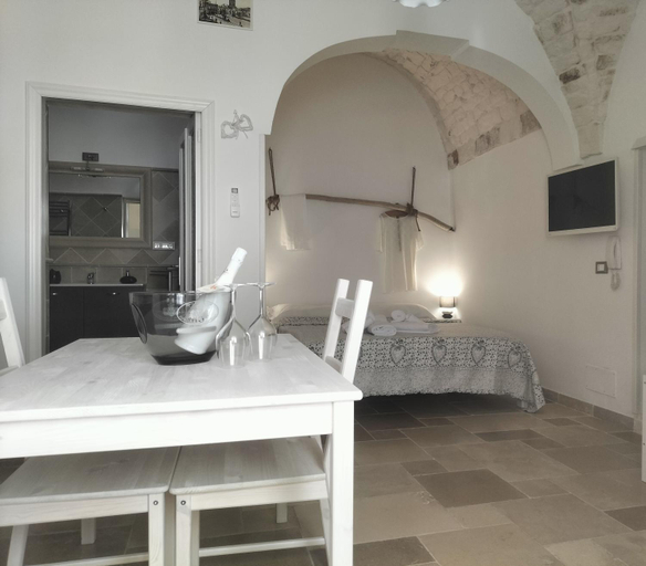Others 2, Le TRE ALCOVE, Brindisi
