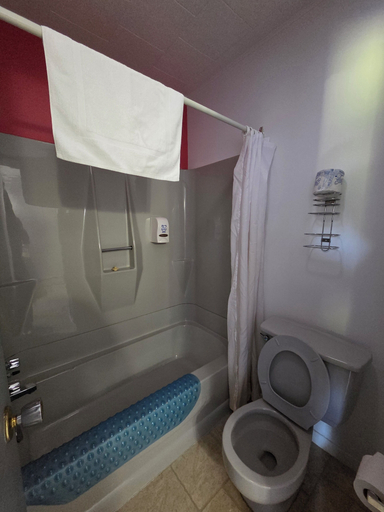 Bathroom 4, Motel Claude, Témiscouata