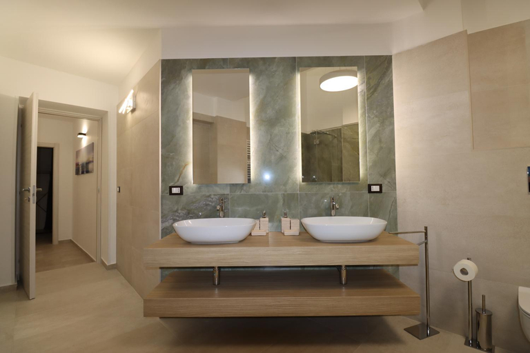 Bathroom 5, Sisina's Suite, Lecce