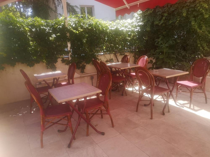 Others 4, Hotel les Troenes, Hérault