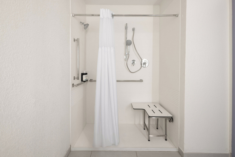 Bathroom 5, Garner Hotel BROOKINGS by IHG, Brookings
