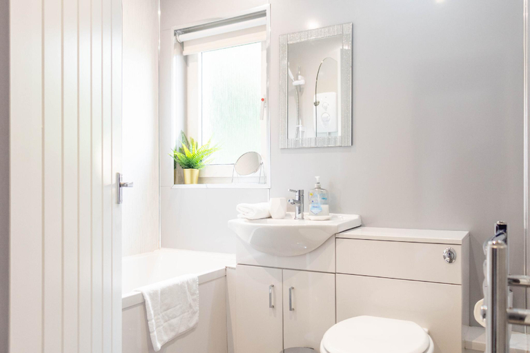 Bathroom 3, Campsie View, Glasgow