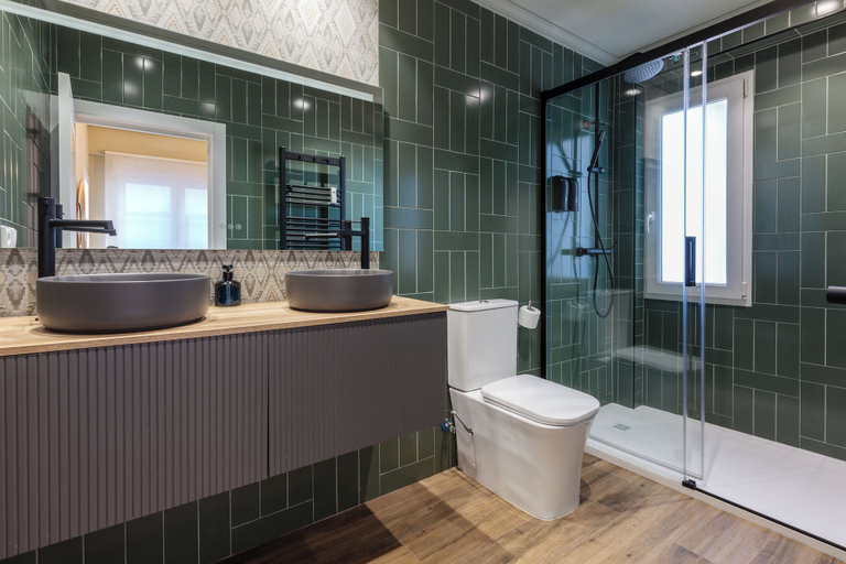 Bathroom, Genteel Home Jovellanos Terrace, Asturias