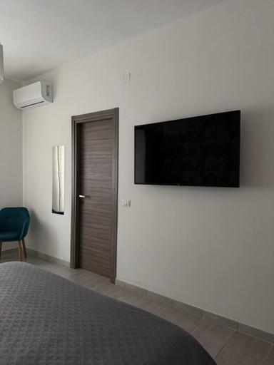 Others 4, Anfra B&B, Napoli