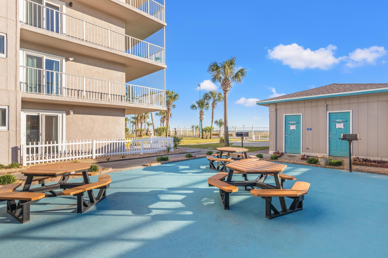 Exterior & Views 2, The Summit 1217, Bay