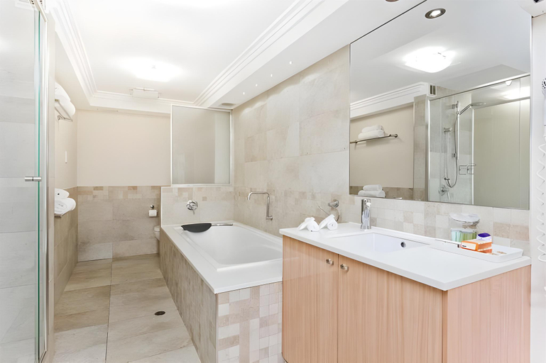 Bathroom 3, Indian Ocean Hotel, Stirling