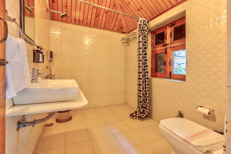 Bathroom 3, PARADISE - The Whitehouse Cafe, Kullu