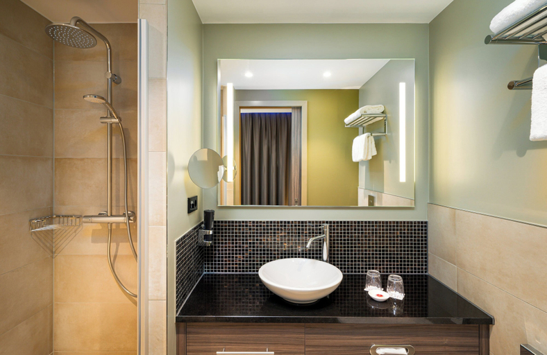 Bathroom 5, Leonardo Hotel Eschborn Frankfurt, Main-Taunus-Kreis