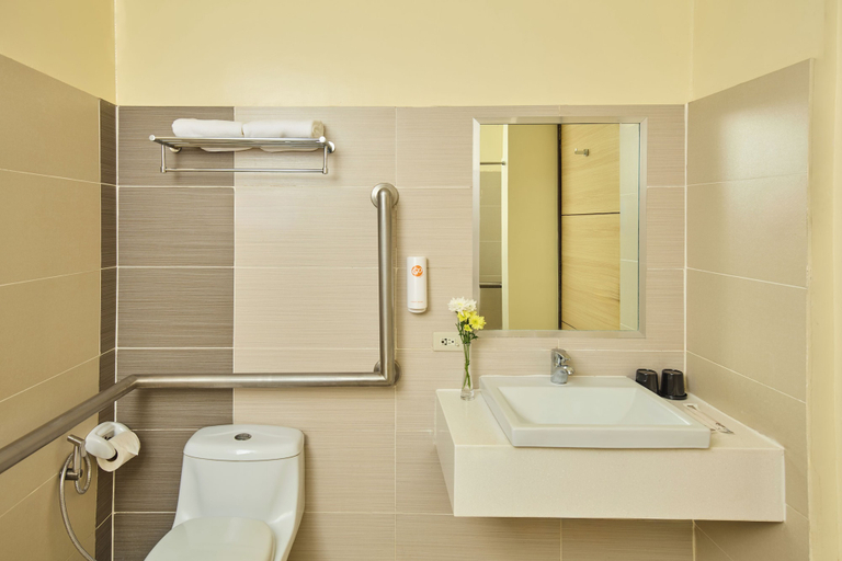 Bathroom 4, Go Hotels Puerto Princesa, Puerto Princesa City