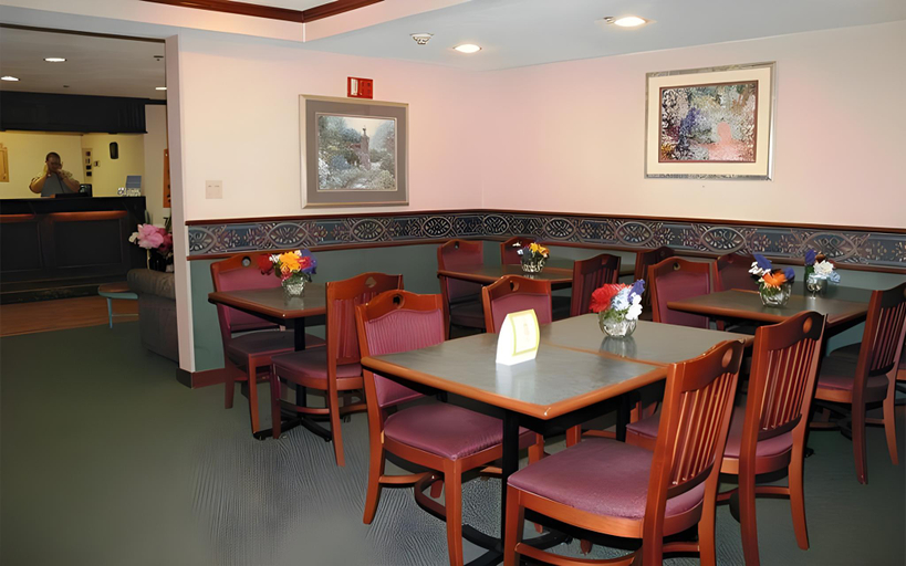 Food & Drinks 5, Norwood Inn & Suites Indianapolis, Indianapolis