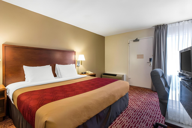 Bedroom 3, Econo Lodge Inn & Suites Airport, Mecklenburg