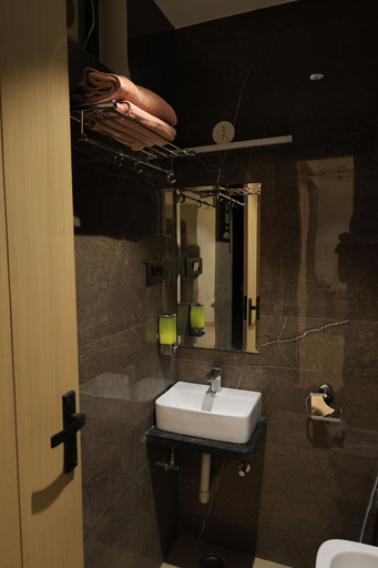 Bathroom 4, The Basil Hotel, Udaipur