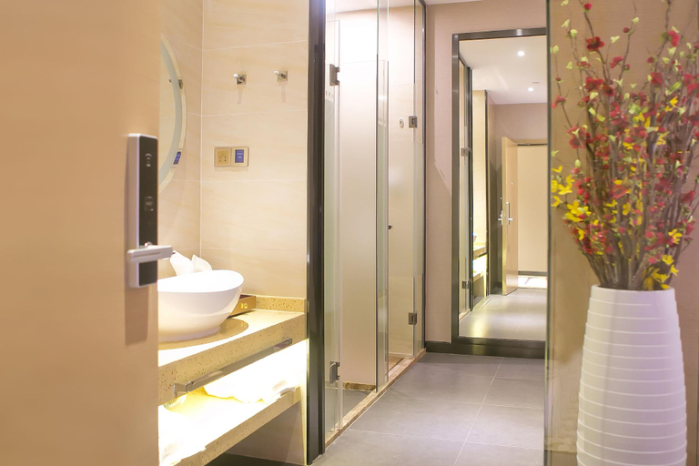 Bathroom 4, Lavande Hotel Shenzhen Daqianli Pingzhou Metro Station, Shenzhen
