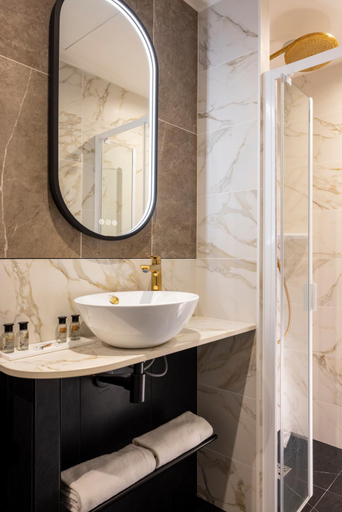 Bathroom 4, Hotel Mondial, Paris