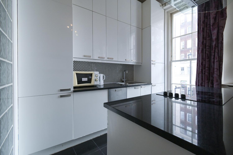Others 5, Queensway Hyde Park Flat by DC London Rooms, London