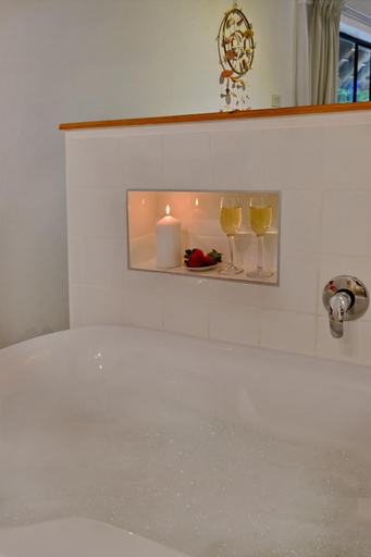 Bathroom 4, BonBini Guest House, Cacadu
