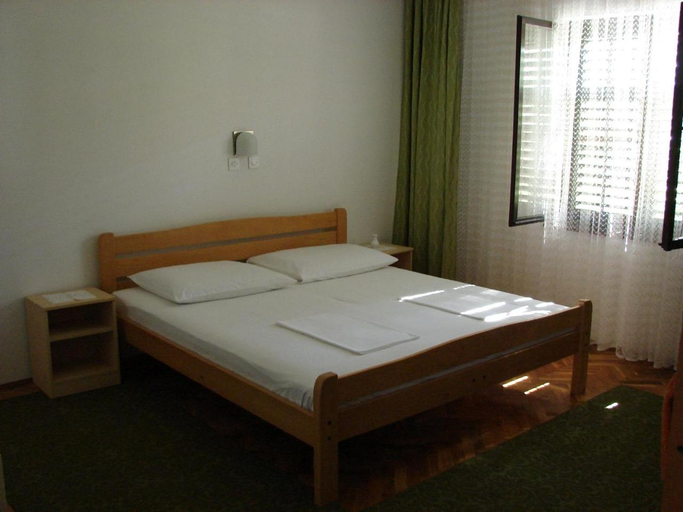 Others 2, Apartments & Rooms Luka, Starigrad