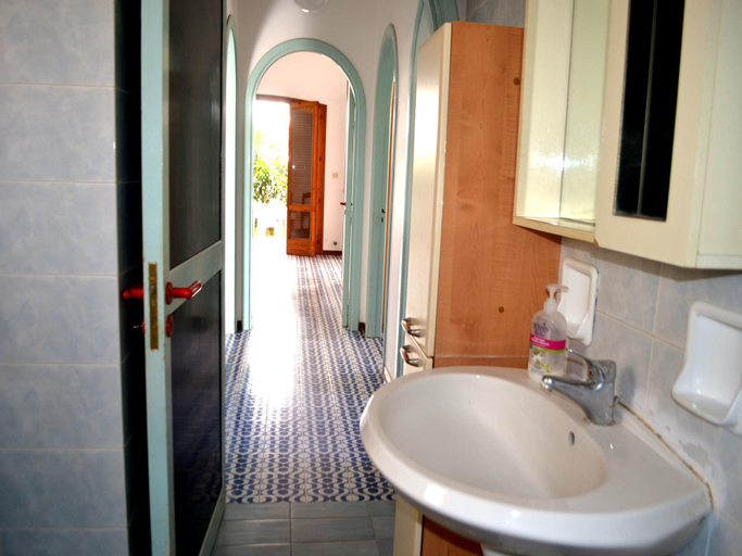 Bathroom 2, Nami holiday home for six guests with outdoor space, Lecce