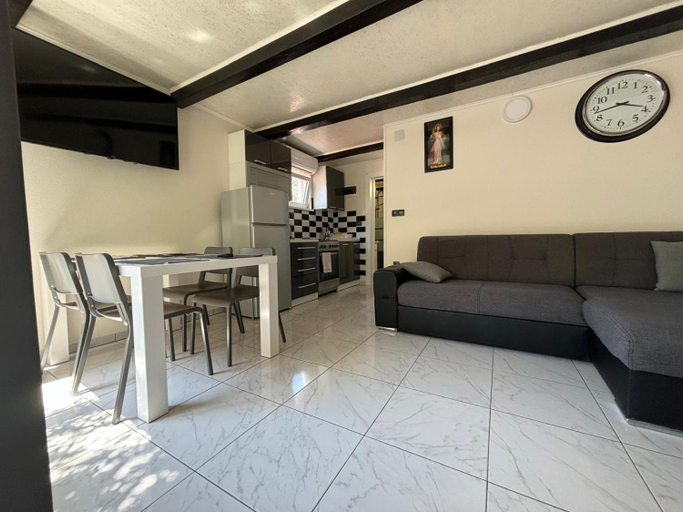 Others 3, Apartmani Bosnjak, Starigrad