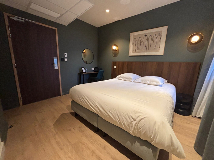 Bedroom 3, Hotel Hermine Vannes Port de Plaisance, Morbihan