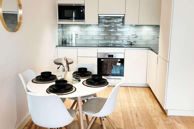 Dining, Stylish 2-bedroom Flat Haven, London