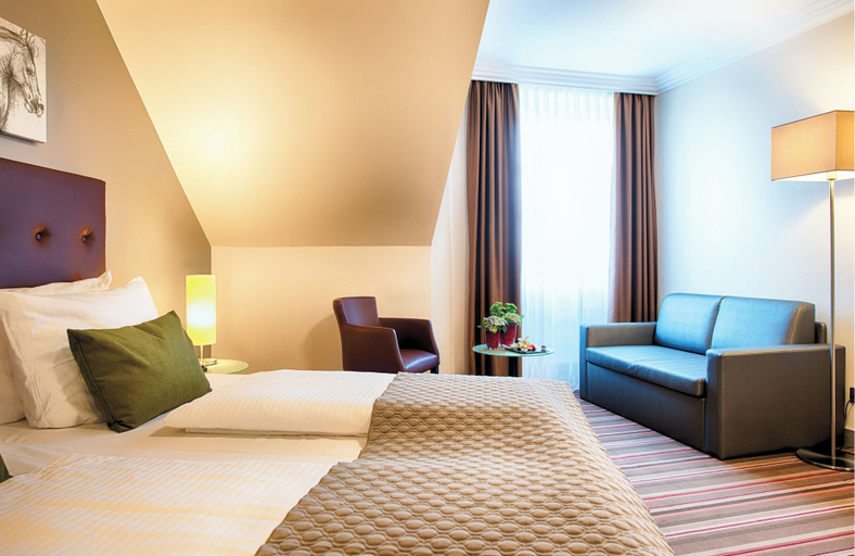 Bedroom 4, Leonardo Hotel Hamburg Stillhorn, Hamburg