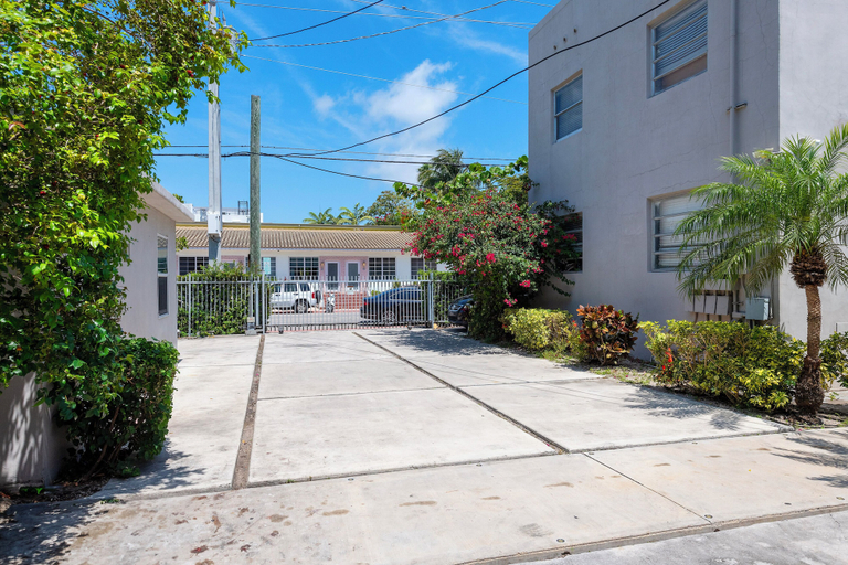 Exterior & Views 2, Miami Beach 550, Miami-Dade