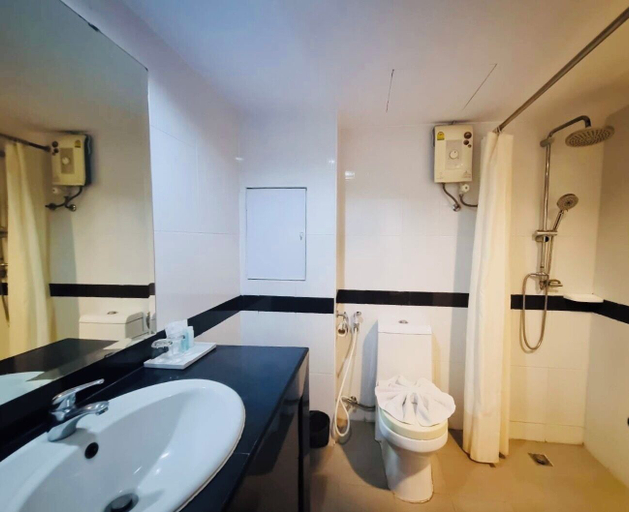 Bathroom 5, The Grand Day Night, Pattaya