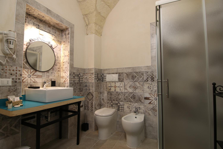 Bathroom 2, Corte Manzoni, Lecce