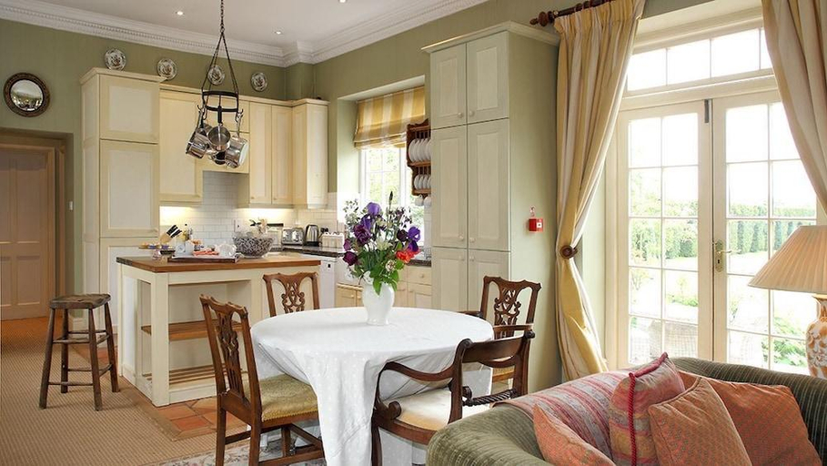 Others 3, Sandown Cottage, Oxfordshire