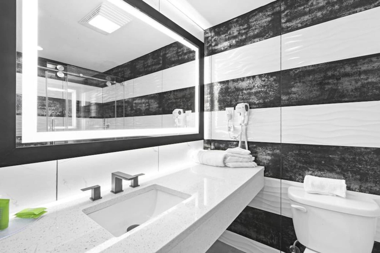 Bathroom, Hotel Pergola JFK Airport, New York