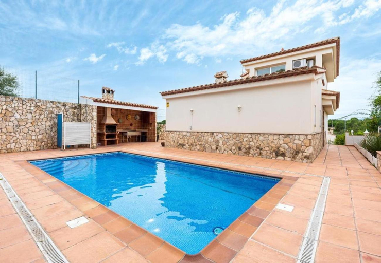 Sport & Beauty 2, Catalunya Casas Tranquil Paradise, Private Pool and only 200 meters to beach!, Tarragona