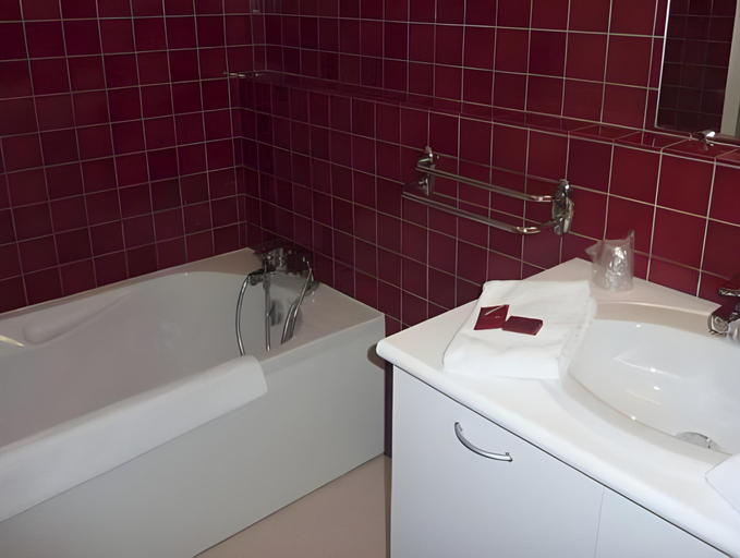 Bathroom 3, Hotel Le Glacier, Lot-et-Garonne